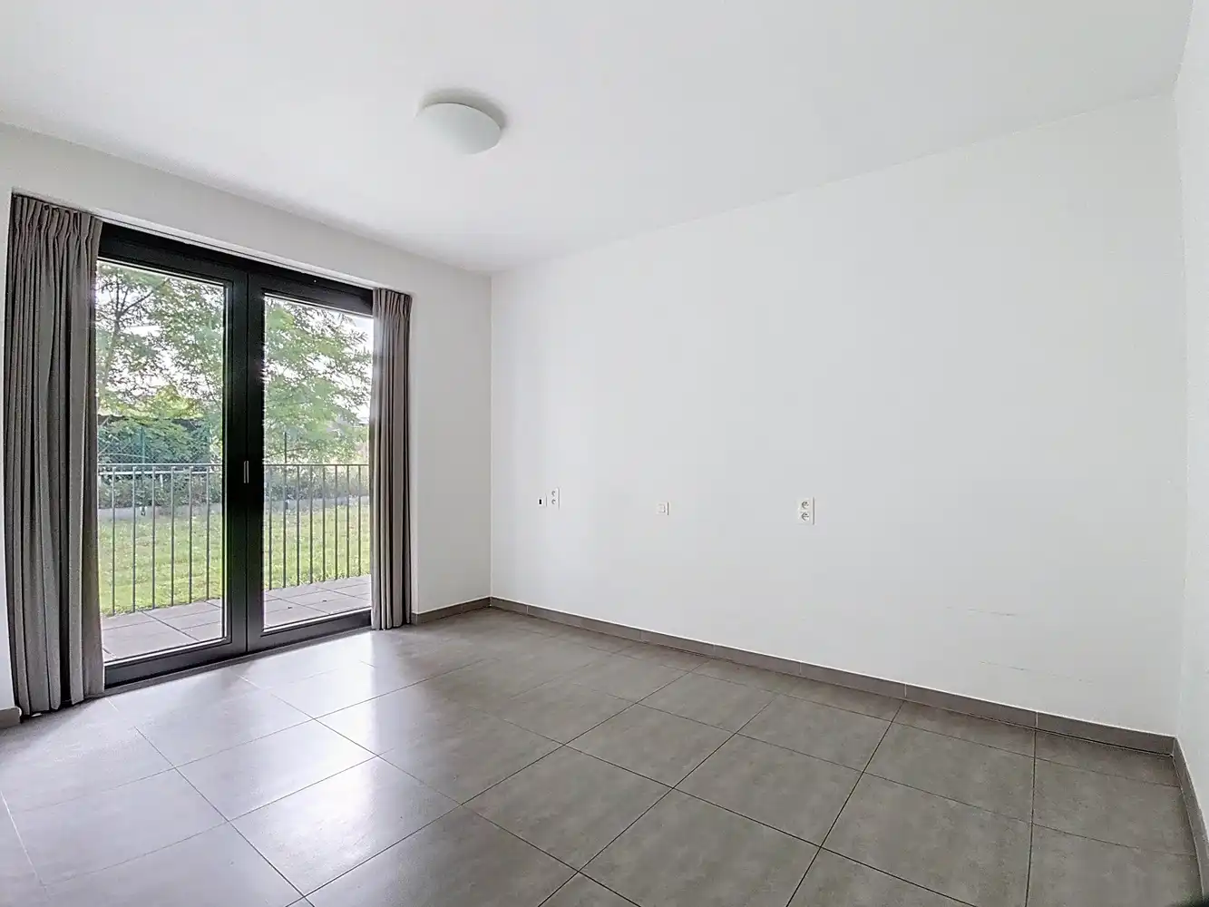 Ruim gelijkvloers appartement voor senioren met zicht op pastorietuin foto 14