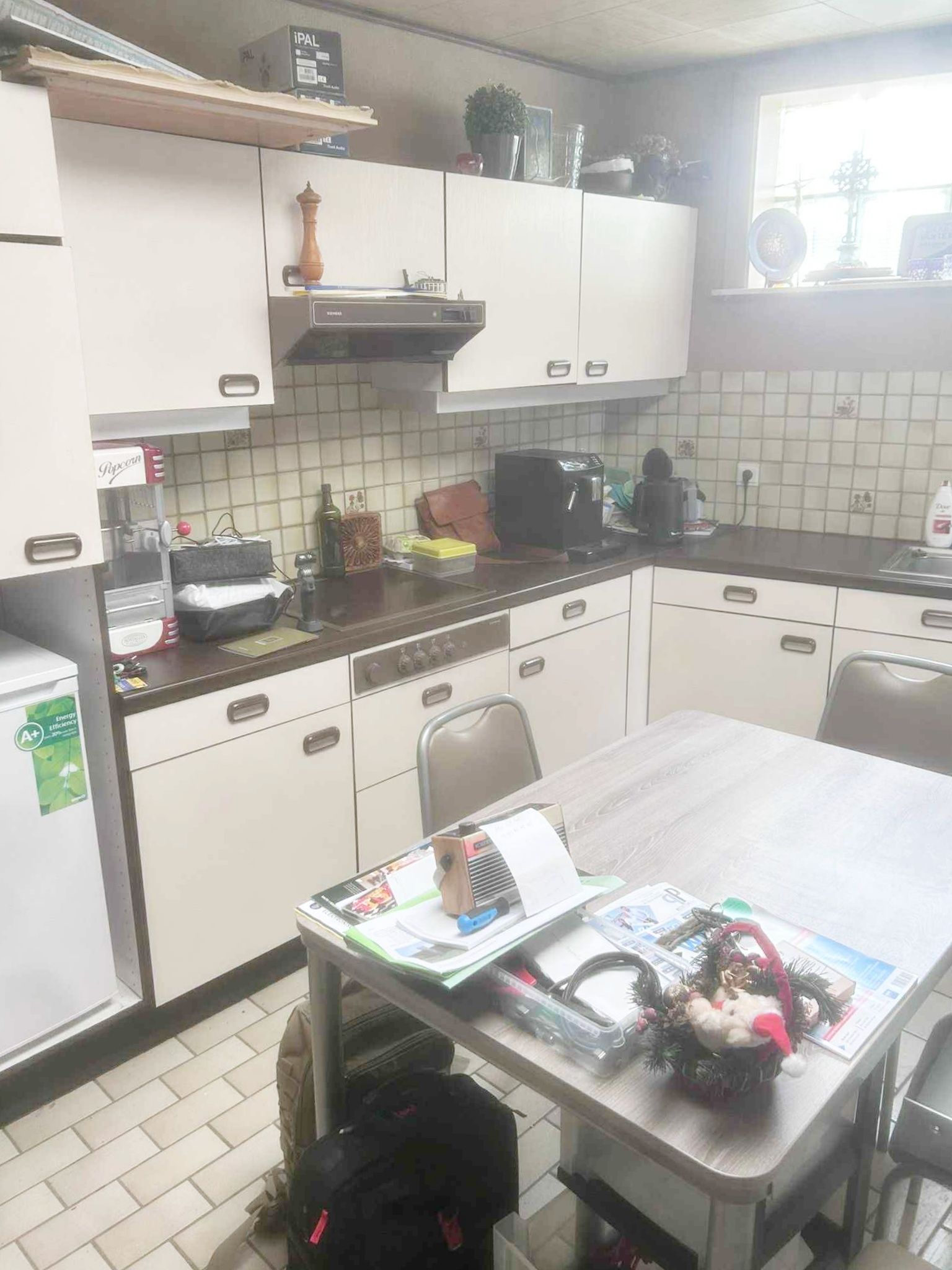 GOED GELEGEN KANTOOR OF WINKEL MET GARAGE foto 10