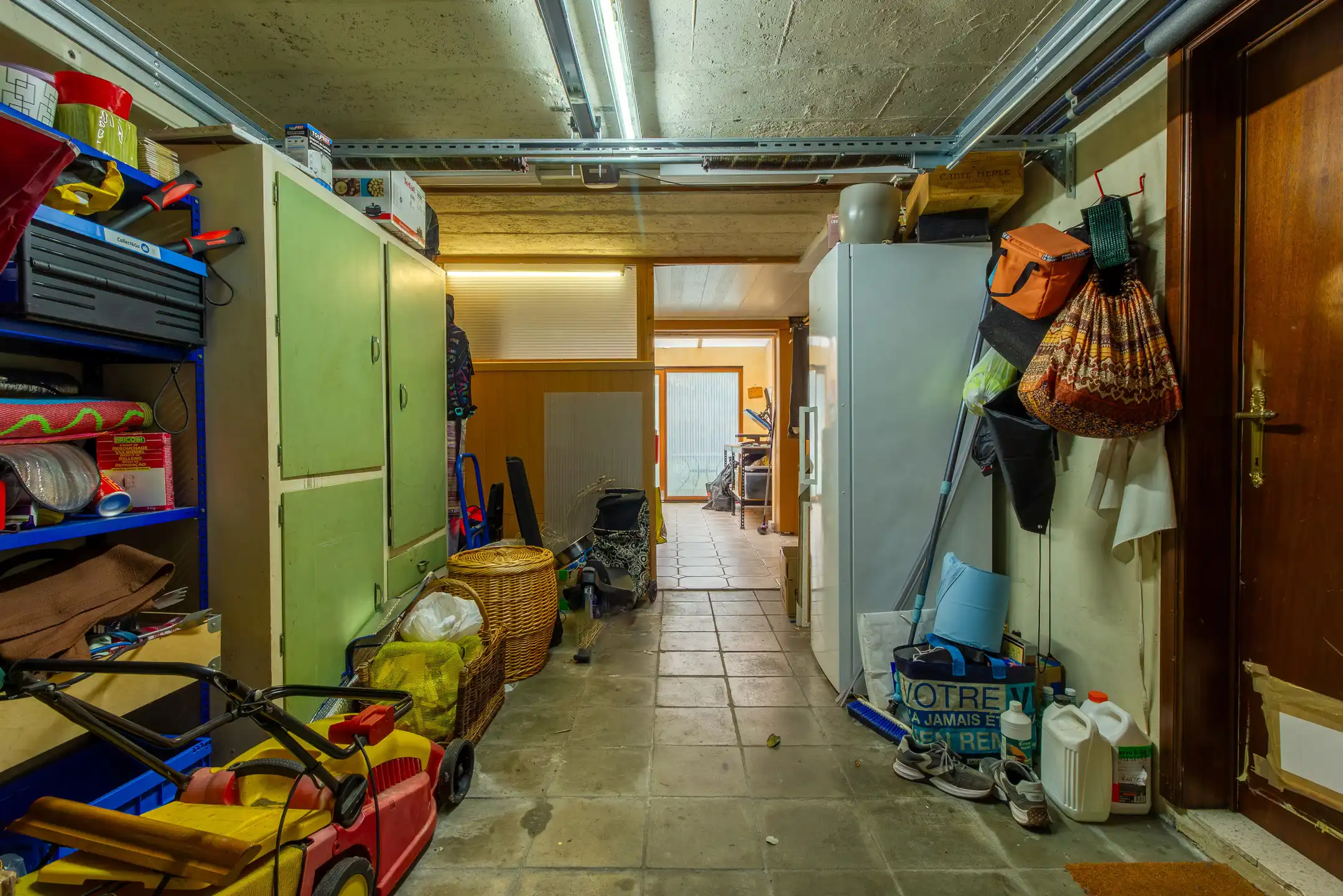 Charmante gezinswoning met potentieel, grote oprit en tuin foto 15