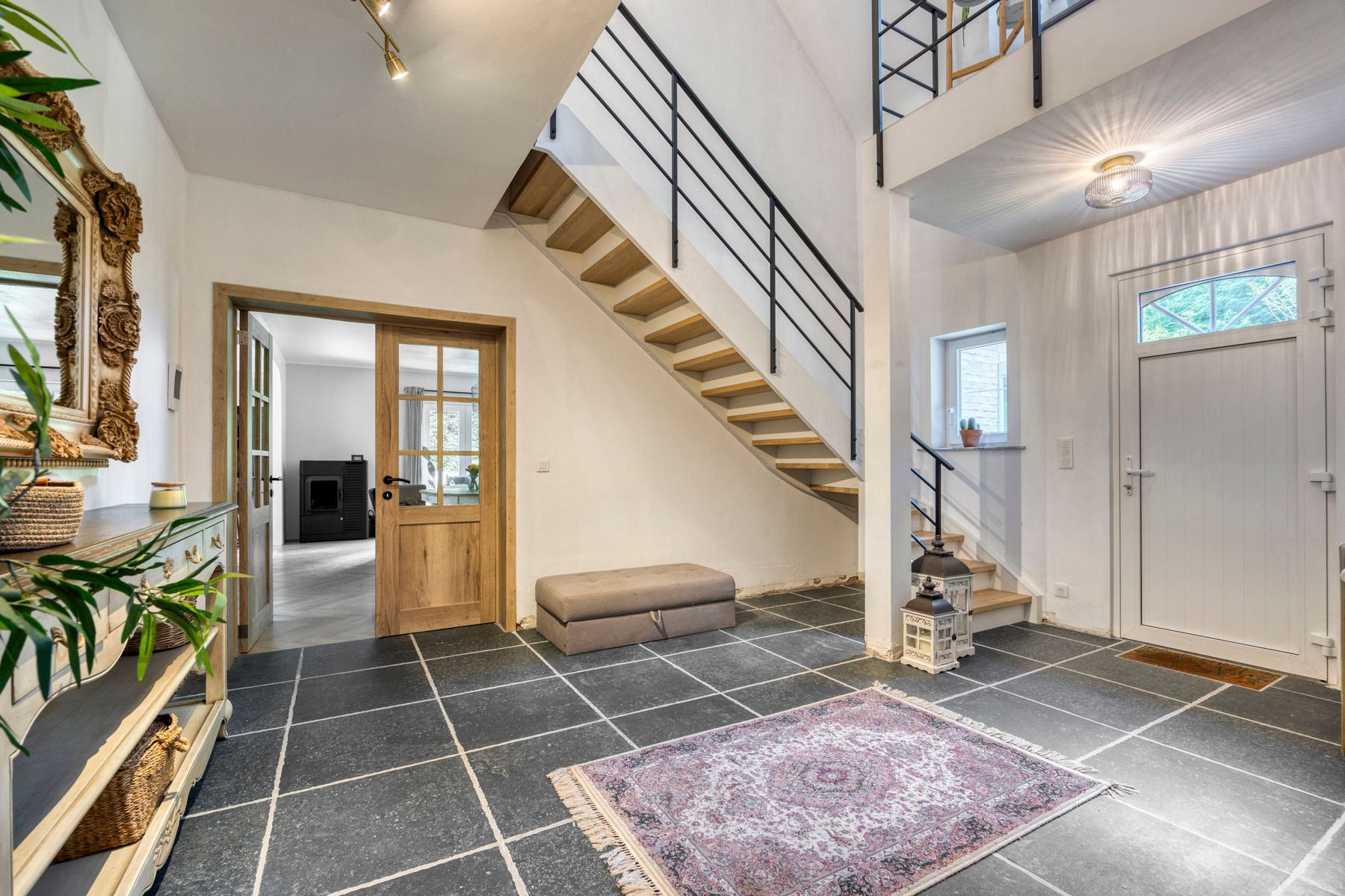 Zeer ruime gerenoveerde woning (± 398 m²) op een perceel van ± 60 are in het prestigieuze Bois de Strihoux foto 3