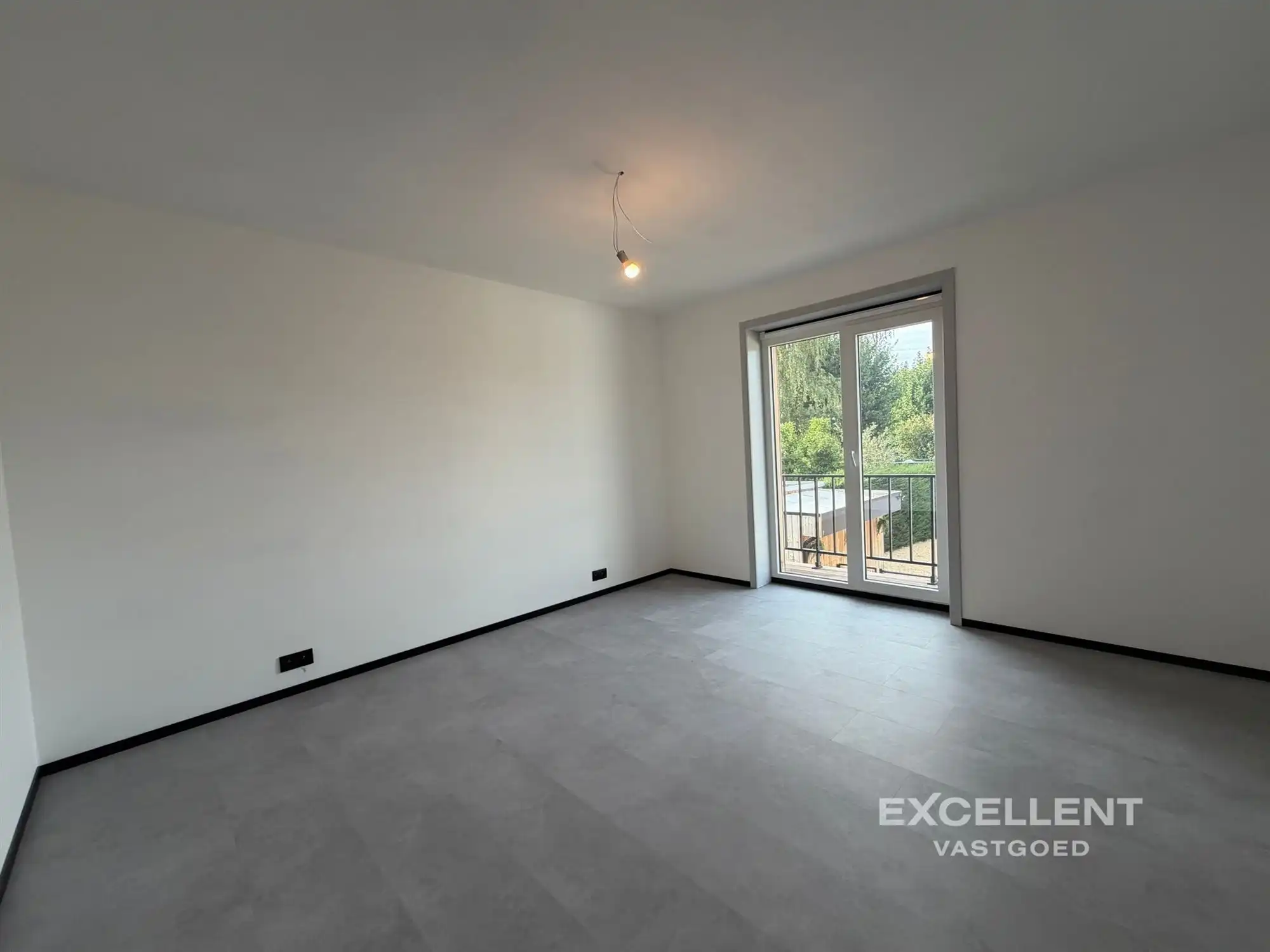 Ruim gerenoveerd 2-slaapkamer appartement te huur in Deinze foto 5