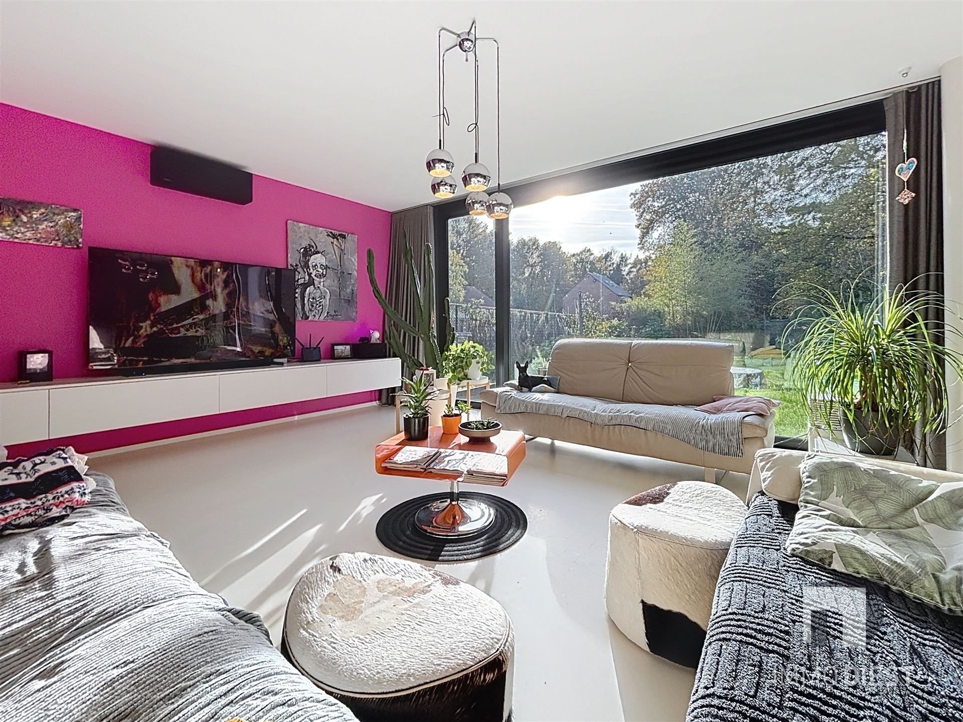 Moderne en strakke villa met veel lichtinval foto 18