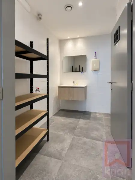 Instapklare ingerichte bakkerijwinkel met opslagplaats/magazijn foto 14