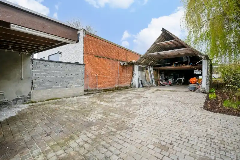 Karaktervolle interbellumwoning met loods nabij de Markt van Gavere foto 22