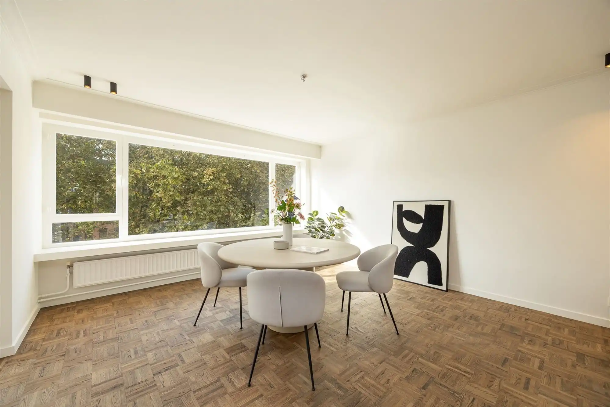 Gerenoveerd appartement met drie slaapkamers en terras foto 5