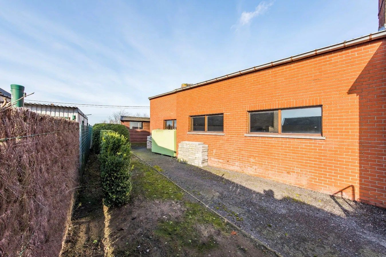 Handelsruimte/kantoor (met atelier, opslag en parking) + woning met tuin en garage, Kortemark foto 28