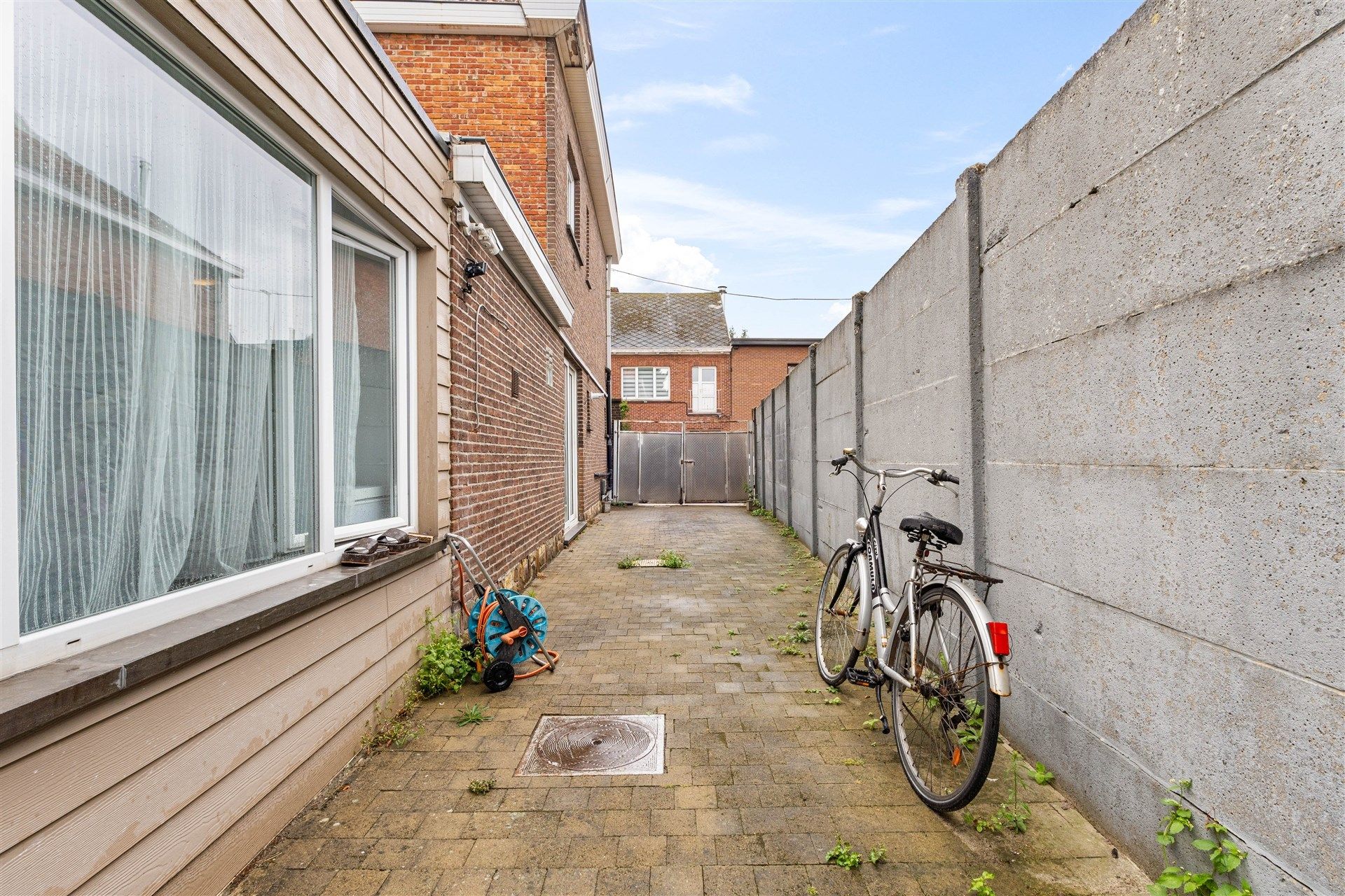 Centraal gelegen halfopen bebouwing met 3 slaapkamers. foto 12