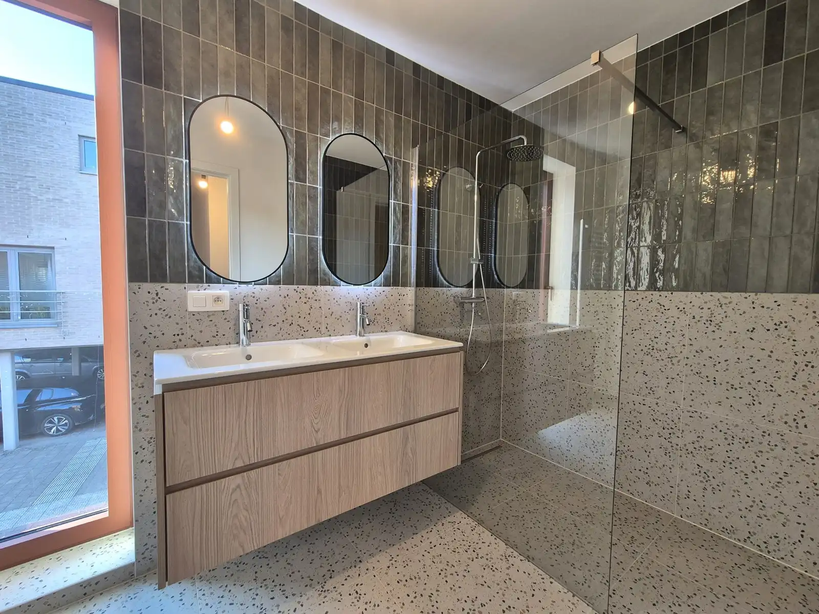 Nieuwbouw beste technieken én afwerking (ingebouwde kasten)! foto 8