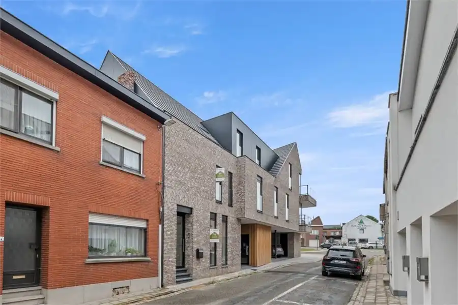 KNAPPE NIEUWBOUWWONING IN HET CENTRUM VAN BORGLOON (MOGELIJKHEID AANKOOP 6% BTW) foto 2