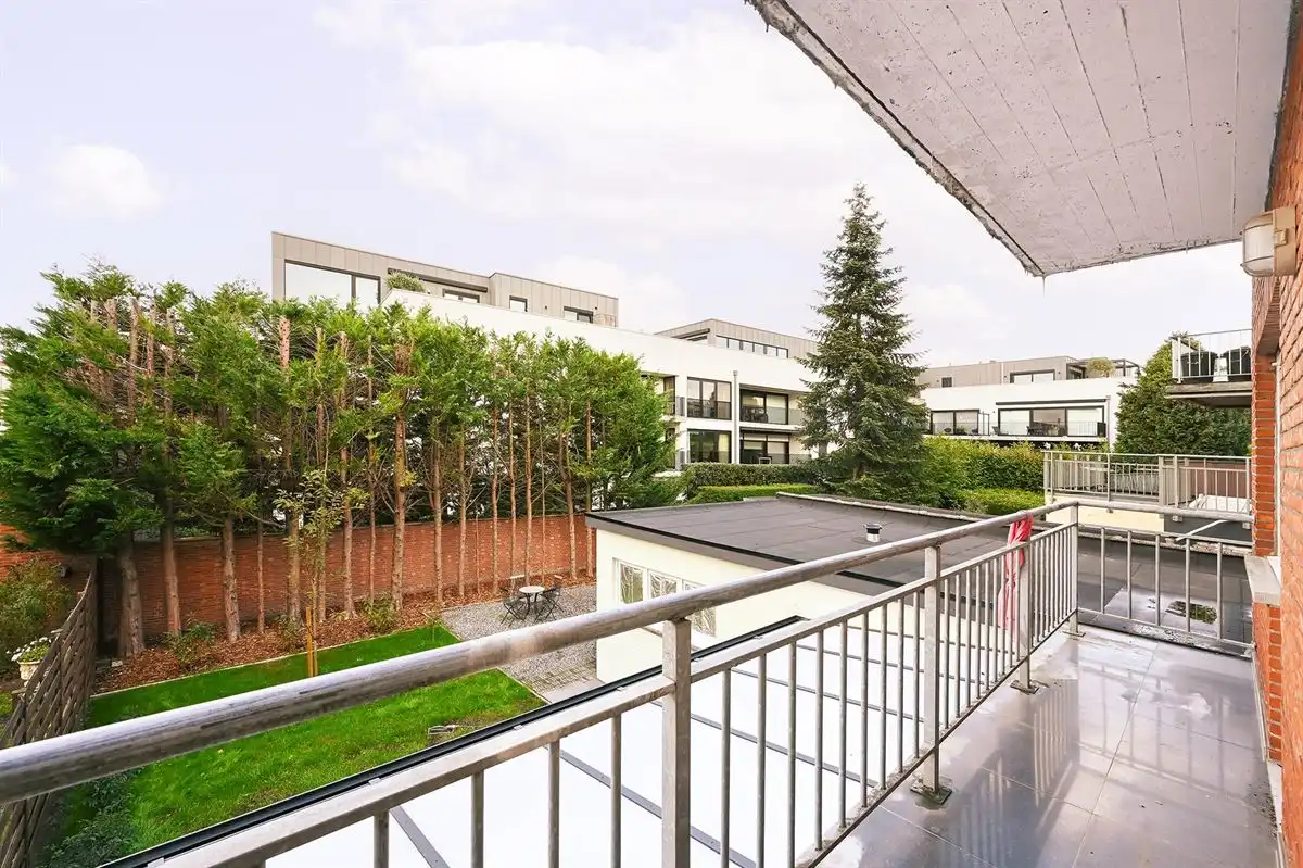 Lichtrijk hoekappartement in hartje Brasschaat foto 16