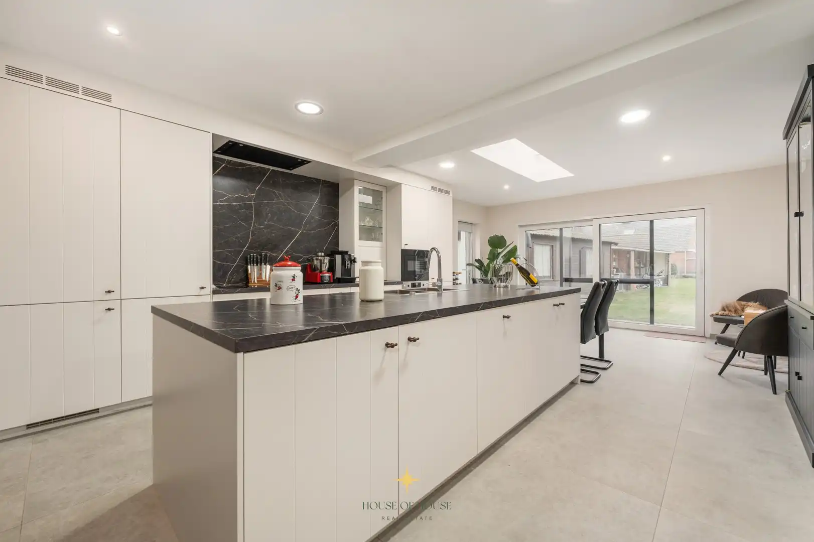 Instapklare, gerenoveerde woning in een rustige buurt met grote zonnige tuin foto 5