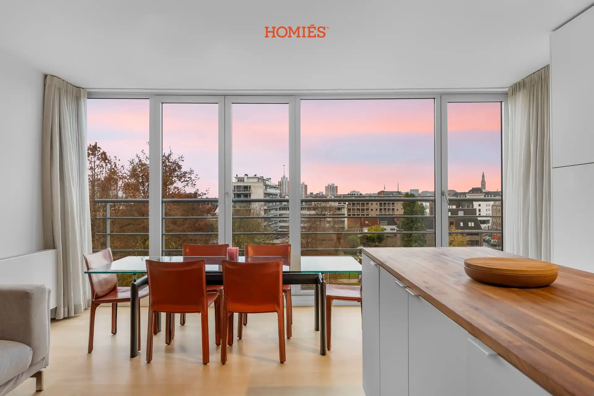 Gerenoveerd éénslaapkamerappartement met prachtig stadszicht foto 3