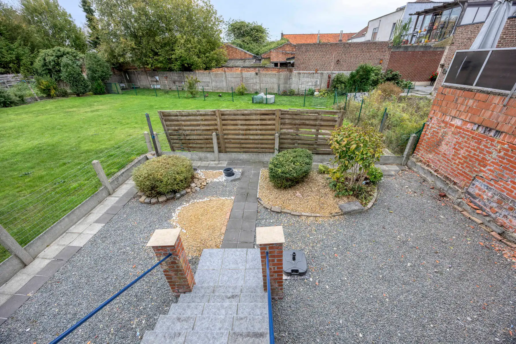Charmante te renoveren woning met tuin foto 2