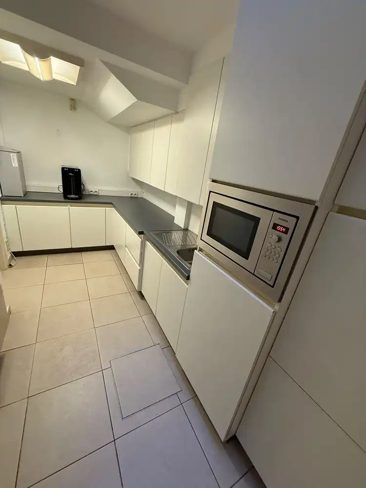 Instapklaar en strategisch gelegen kantoor-/praktijkpand (170 m²) met 6 autostaanplaatsen op toplocatie in Ninove foto 12