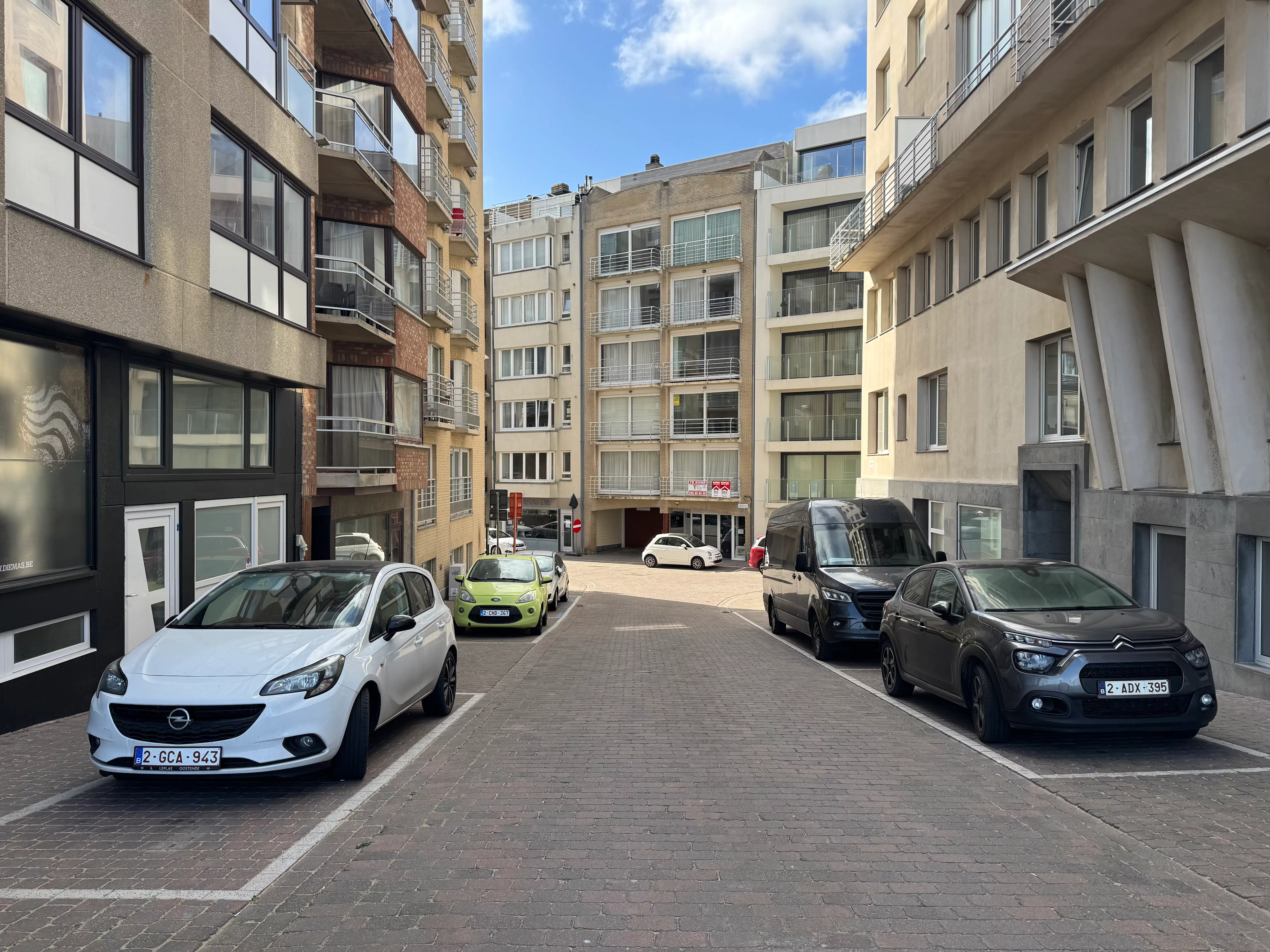 Verfijnd heringericht appartement met zicht op zee foto 12