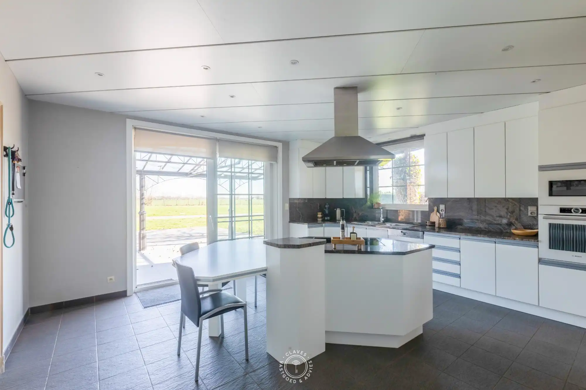 Open bebouwing met loods op uitzonderlijk perceel van +10.000 m² met adembenemend uitzicht foto 13