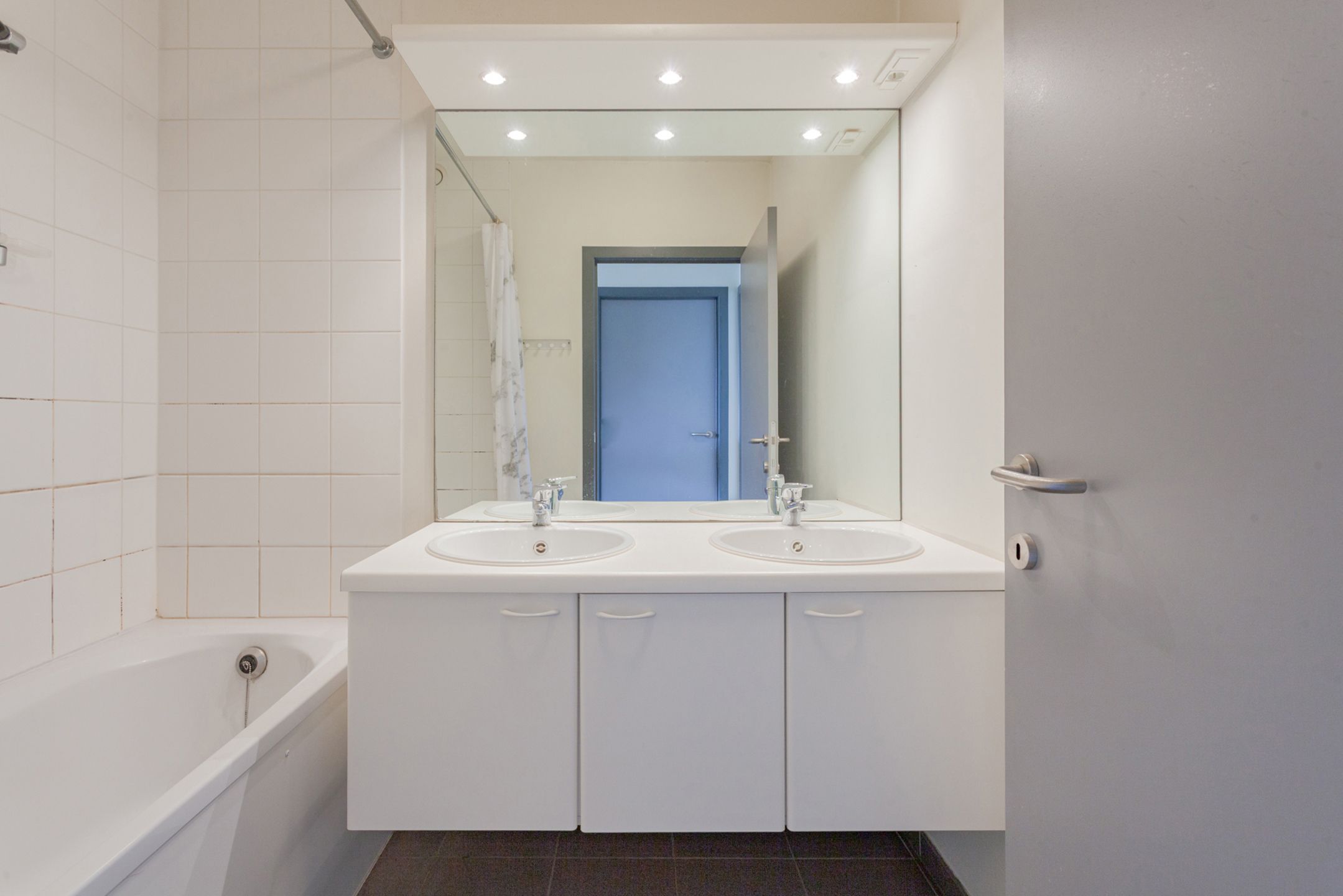 Lichtrijke 2 slaapkamer appartement in Gent Centrum foto 23