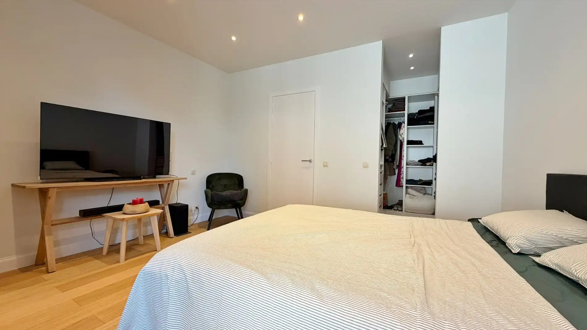 Volledig vernieuwde en energiezuinige stadswoning met 2 terrassen in de stadskern. foto 13