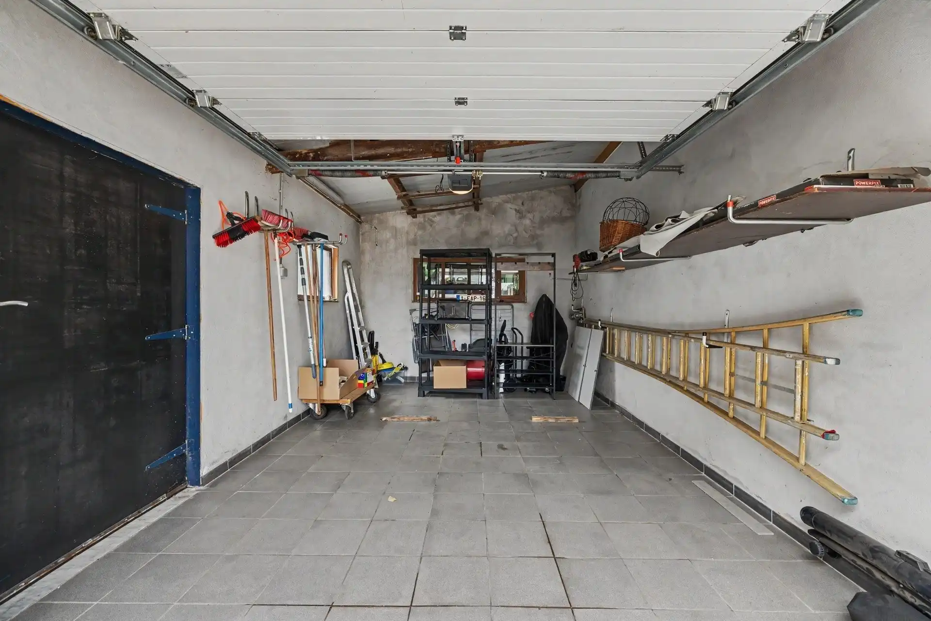 Goed gelegen halfopen bebouwing met ruime oprit, 3 slaapkamers en tuin foto 23
