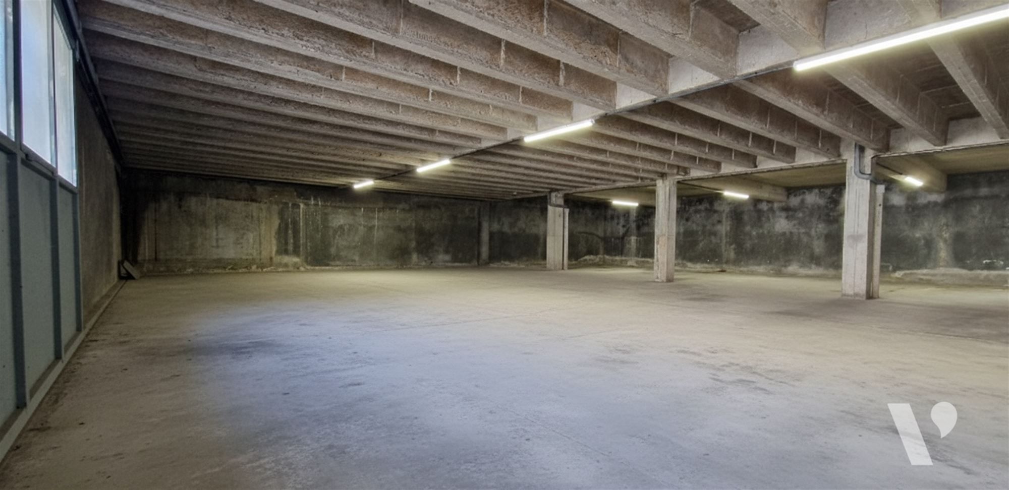 Ruime ondergrondse/bovengrondse autostaanplaats te huur foto 5