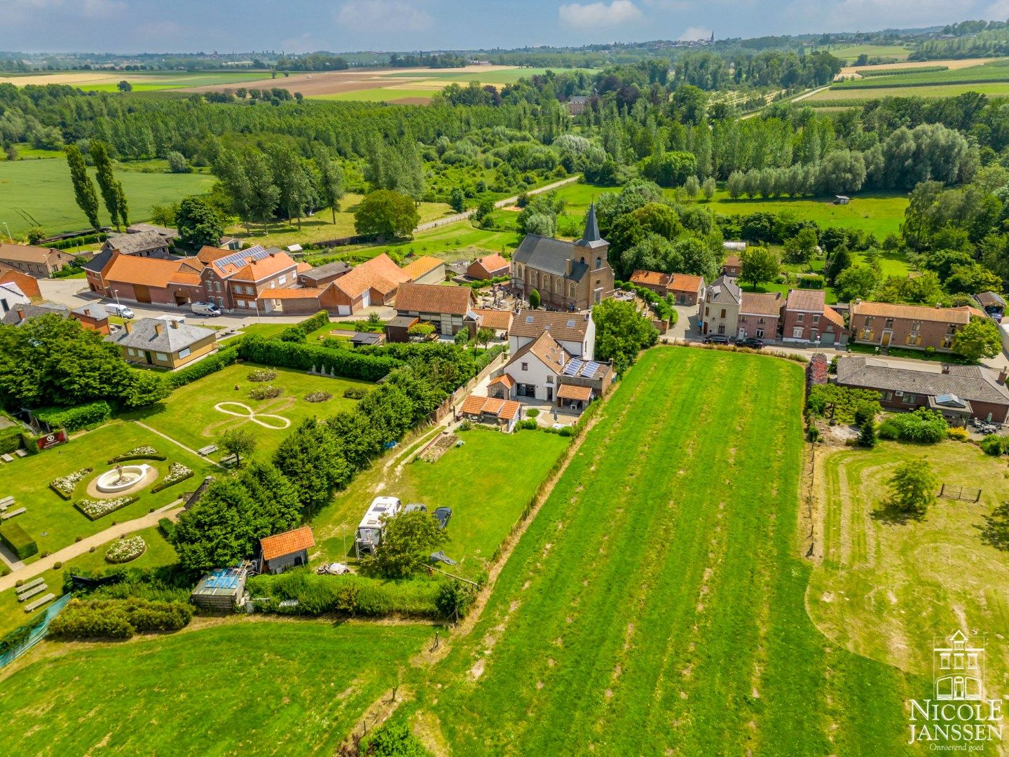 Statige woning op een aangename en rustige locatie foto 33