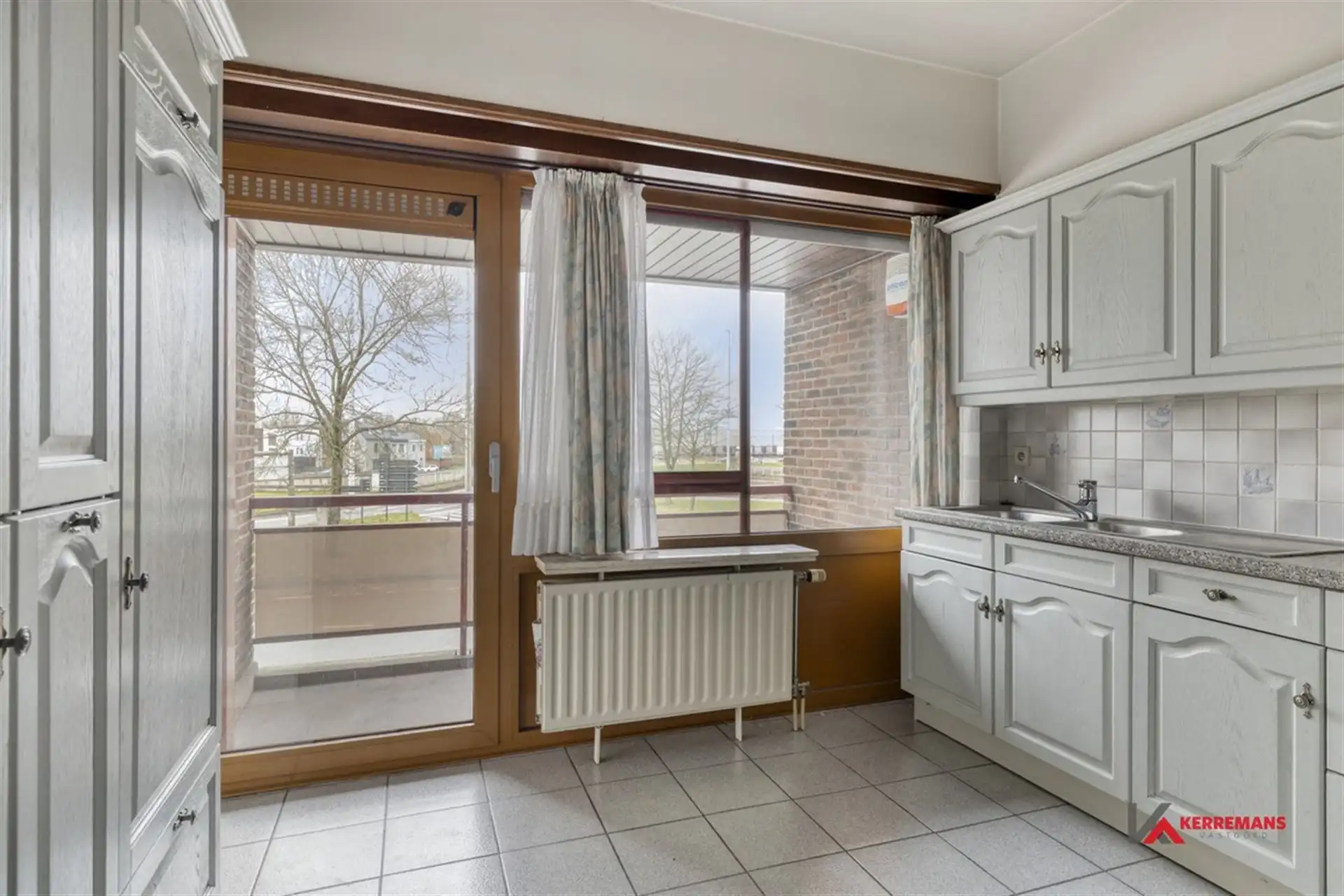 Instapklaar appartement met 3 slaapkamers en garage.  foto 9
