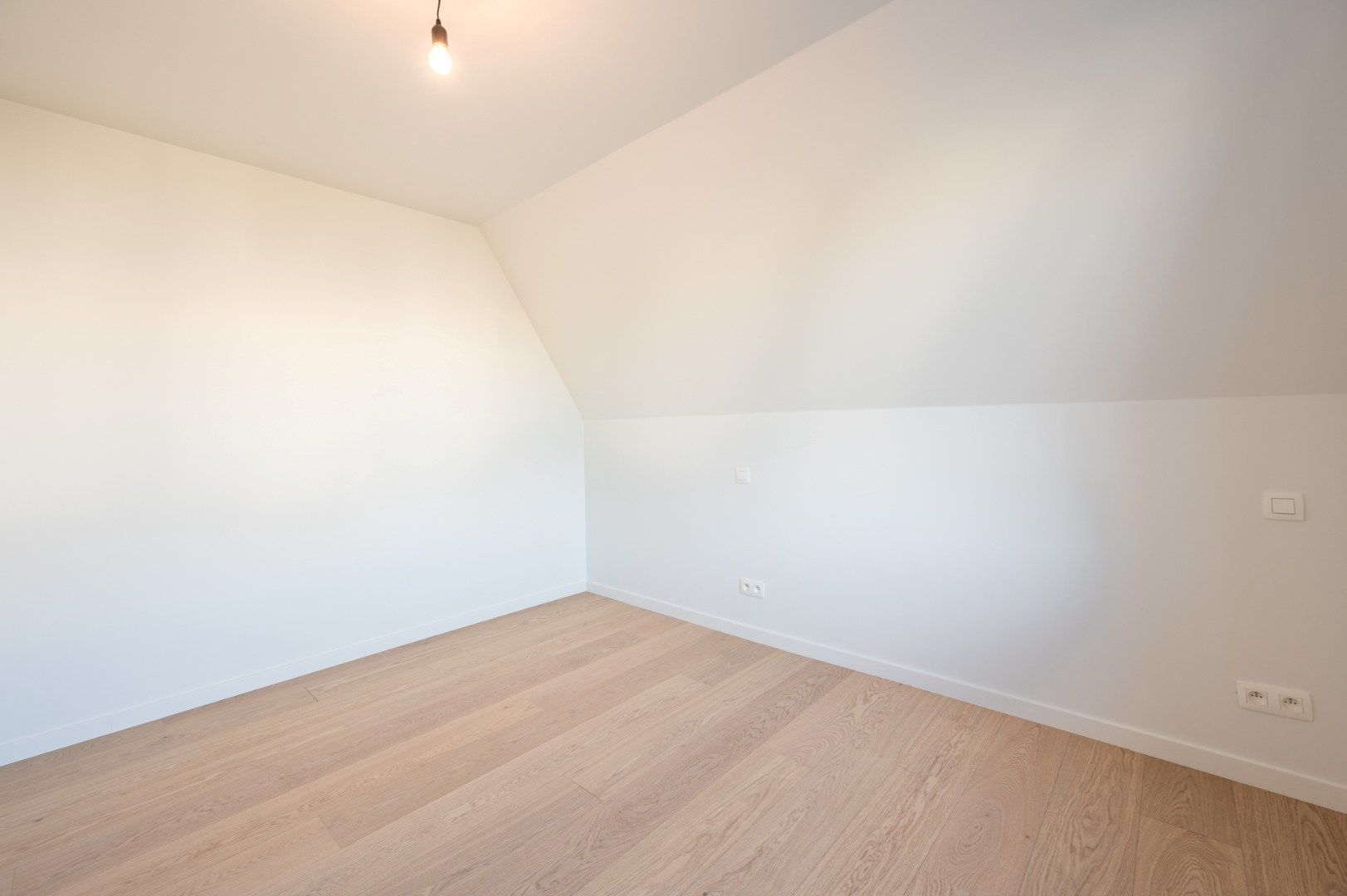 Volledig gerenoveerde en energiezuinige woning met prachtige diepe tuin foto 20