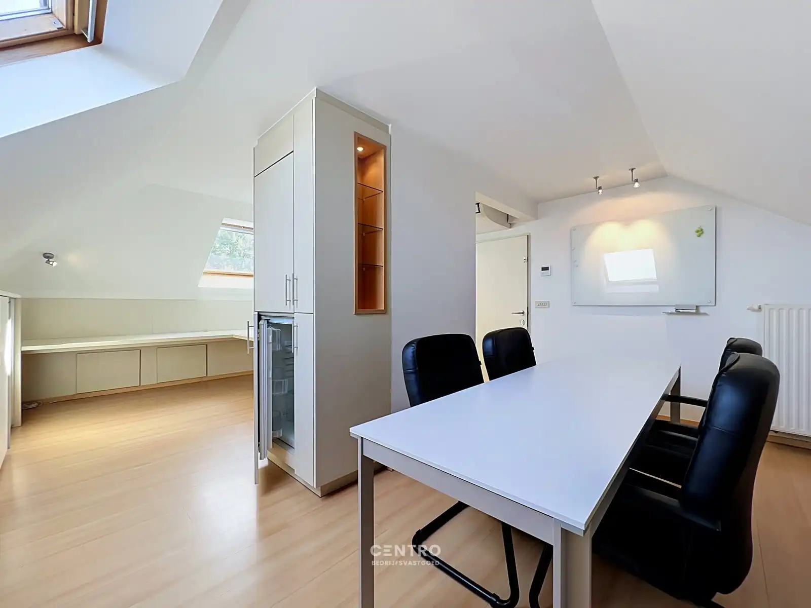 EXCLUSIEVE VILLA MET RUIME KANTOORVLEUGEL OP 1.191 M² – LUXE, RUIMTE EN VEELZIJDIGHEID! foto 31