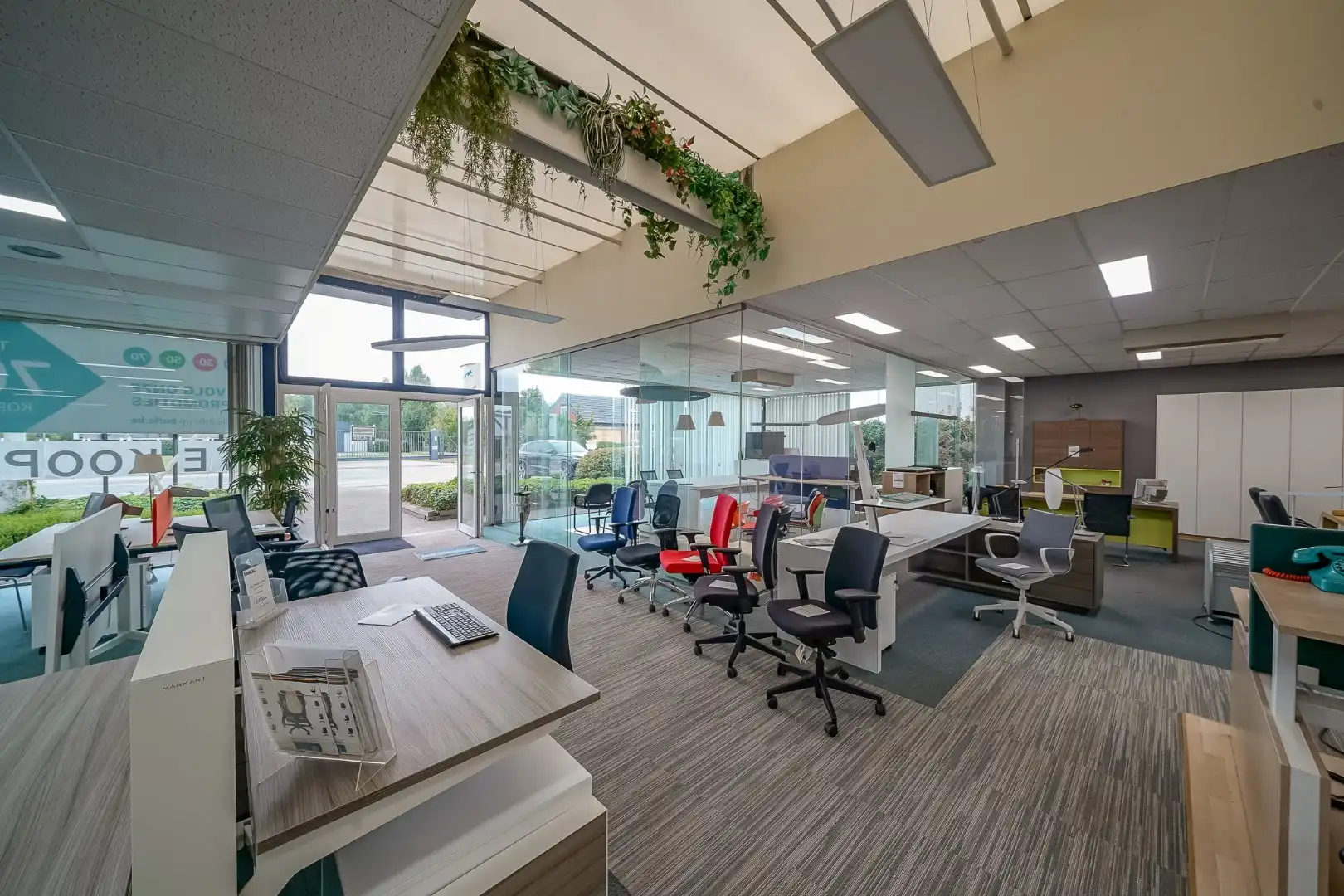 Winkelruimte met magazijn en woonst te Oostende foto 7