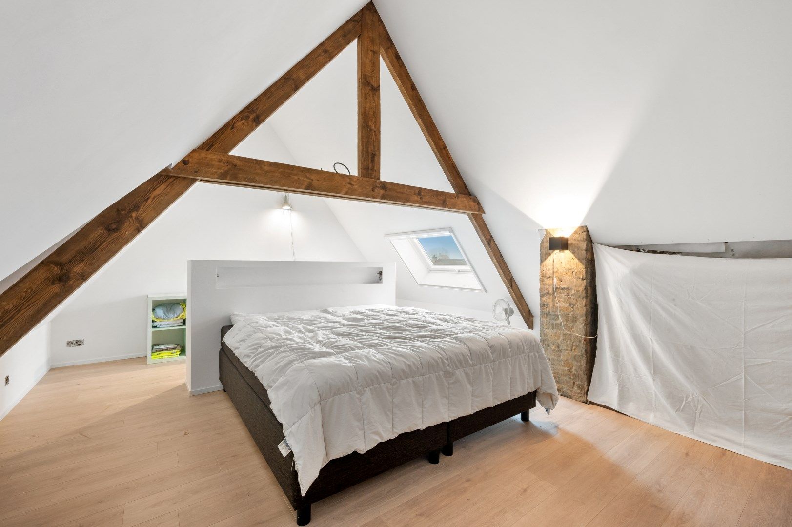 GOED ONDERHOUDEN HOB MET 3SLPKS, 2 BADKAMERS EN PRACHTIGE UITGESTREKTE TUIN foto 15