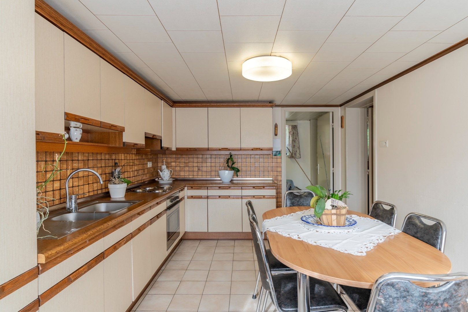 Comfortabele, halfvrijstaande woning op perceel van 7a19ca, rustige ligging! foto 16