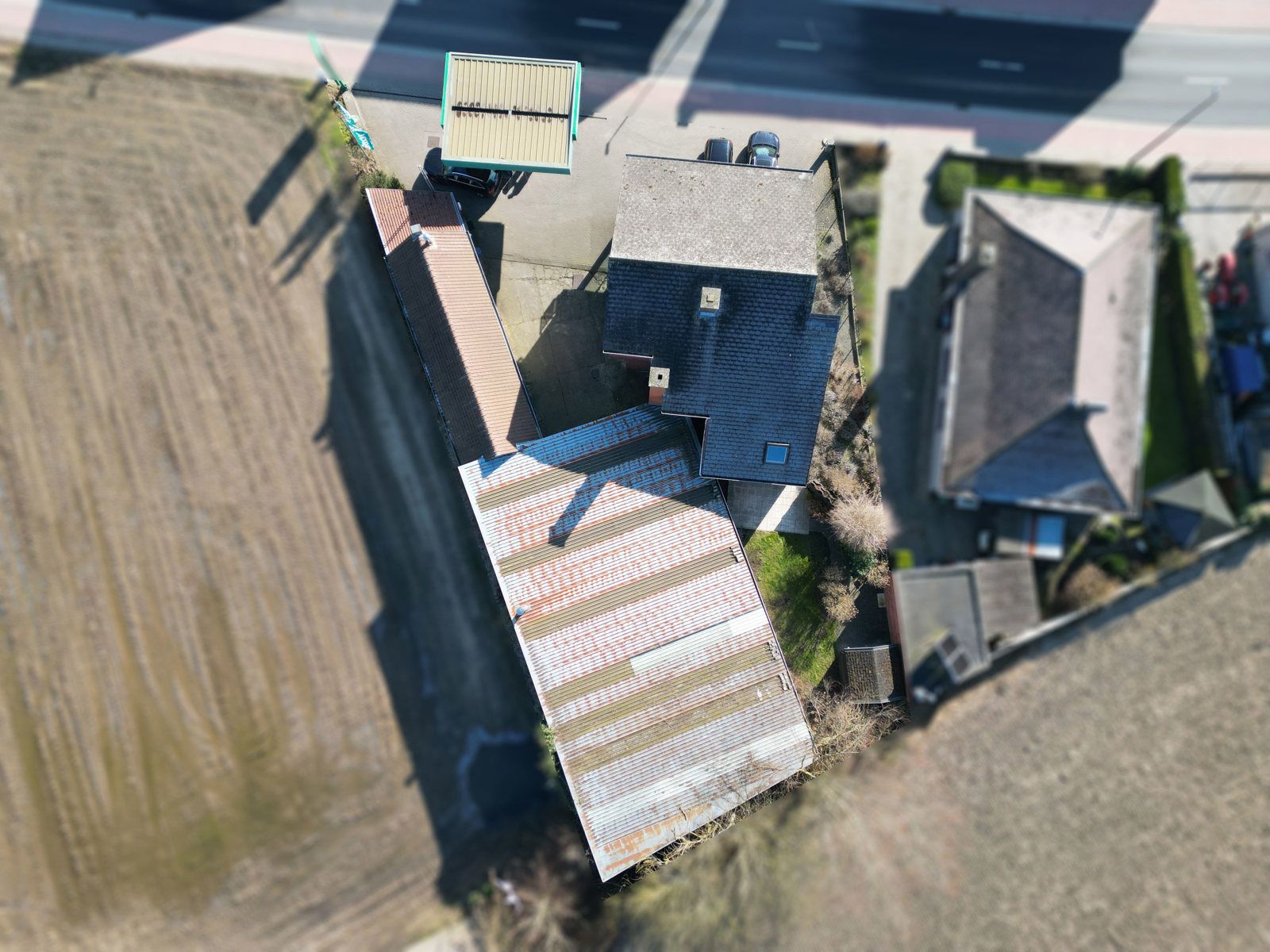 Ruime Woning met 3 SLPK, tuin, opslagruimte én magazijn! foto 25
