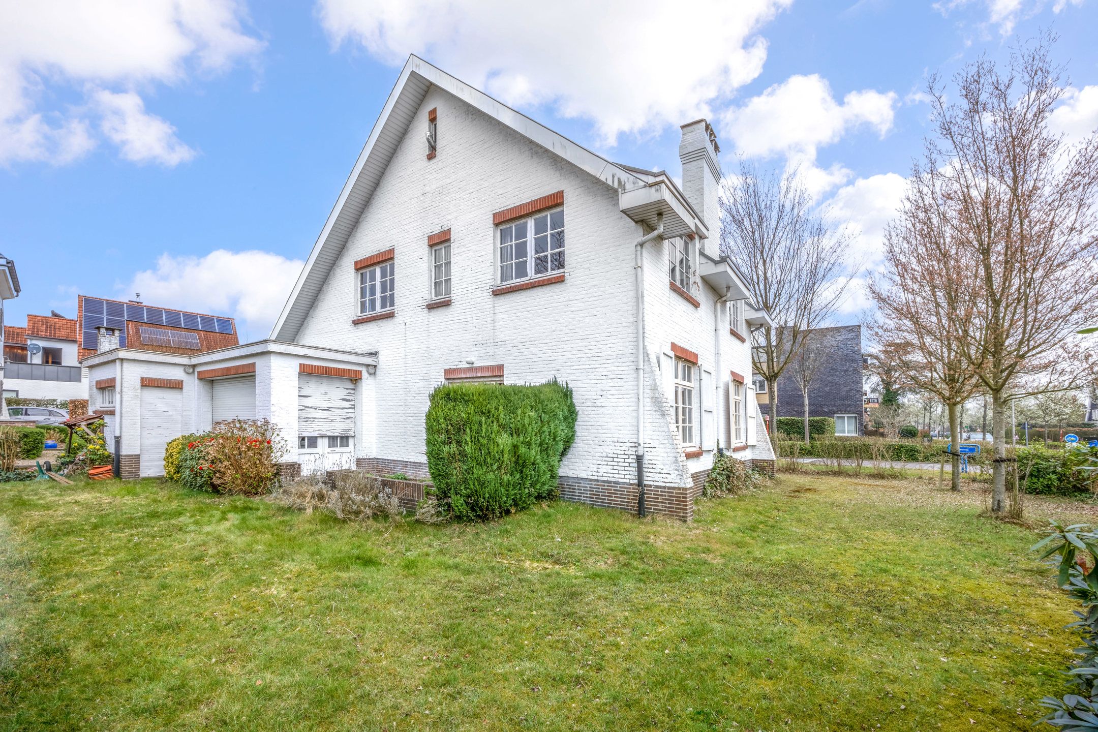 Charmante te renoveren woning nabij centrum van Brasschaat foto 3