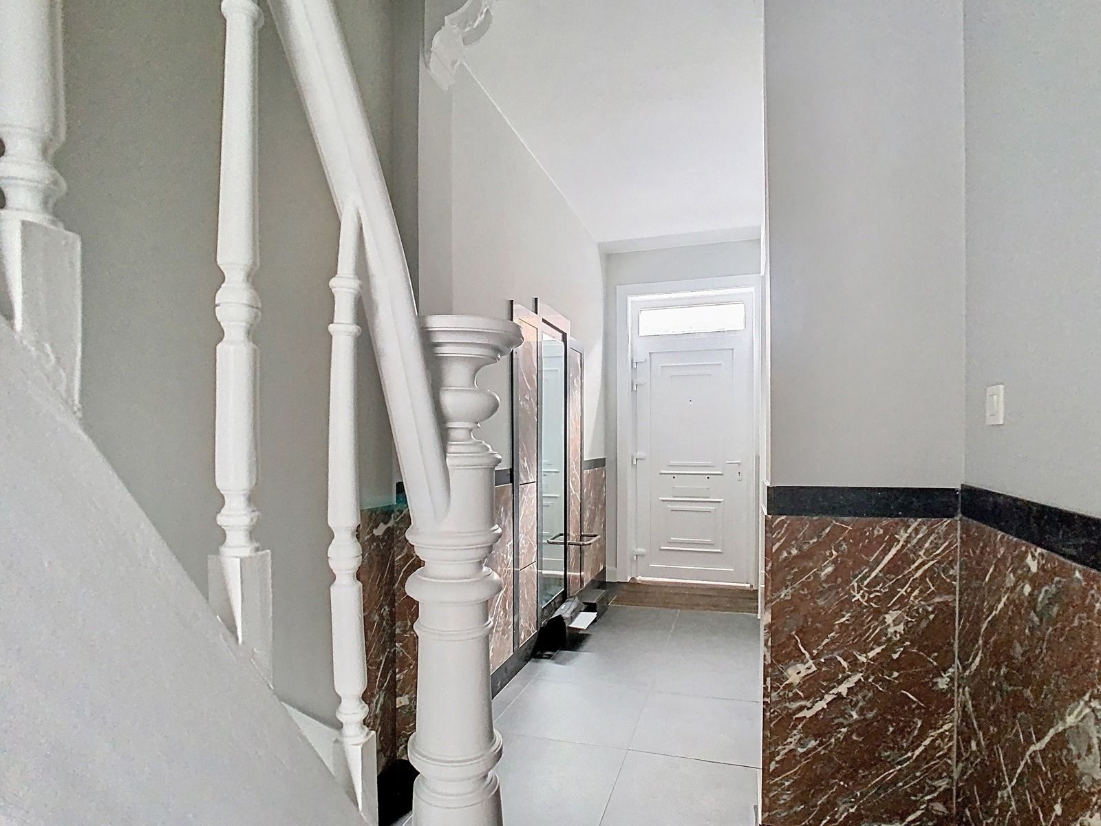 Instapklare woning met authentieke charme in hartje Aalst! foto 2
