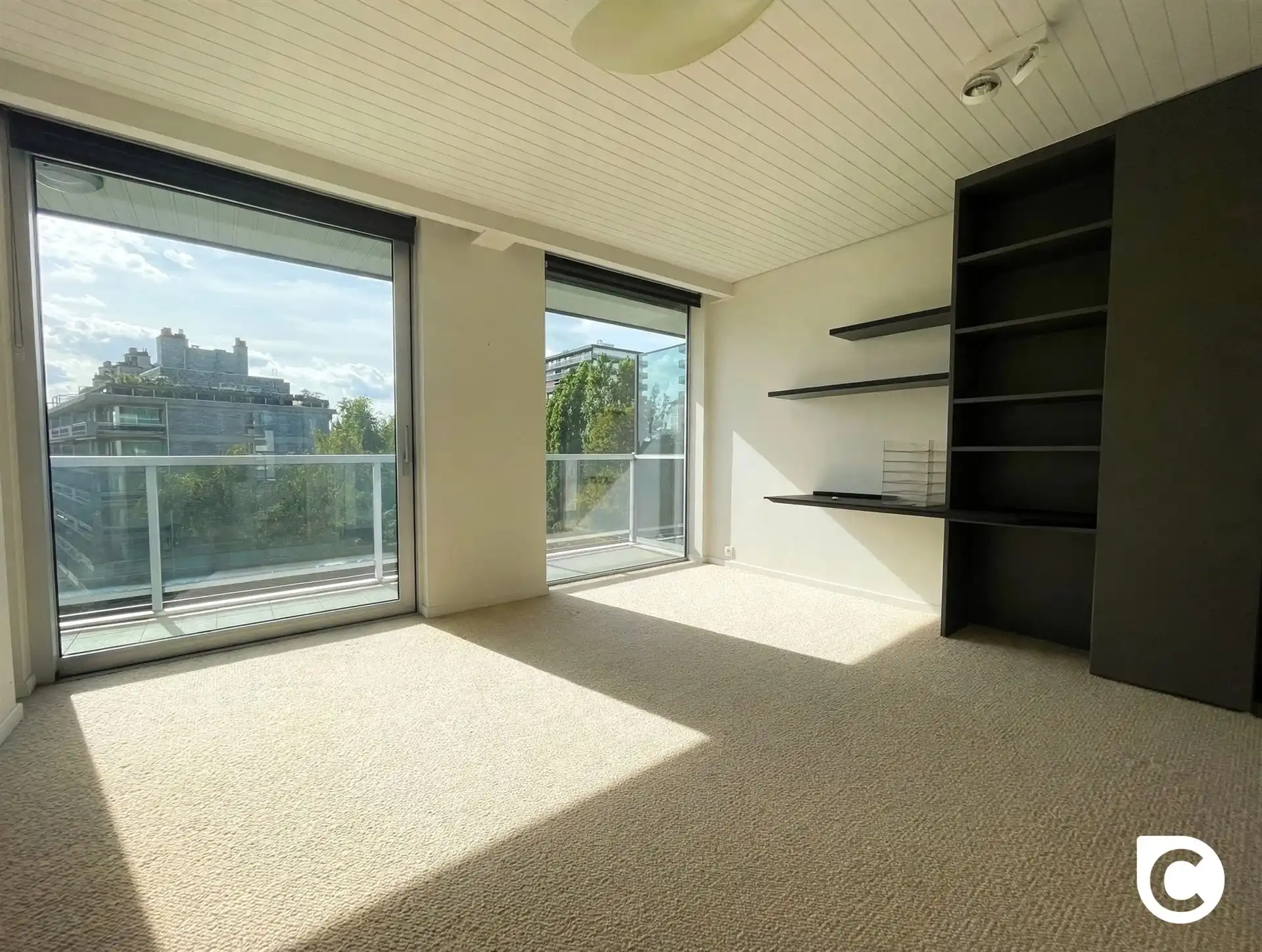 Ruim en licht verzorgd 2-slp appartement met terrassen foto 9