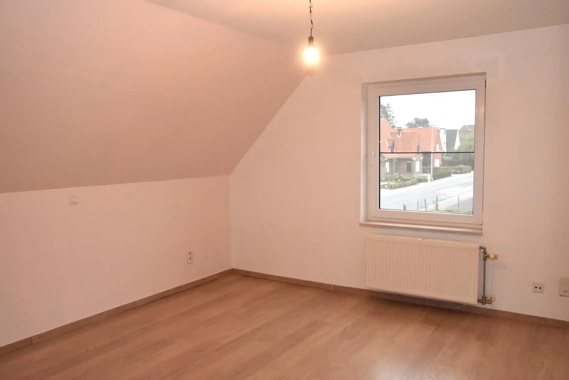 Heel mooie koppelwoning te huur in centrum Wevelgem! foto 11