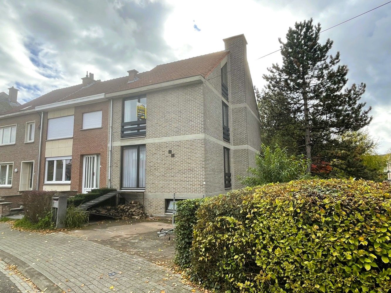 Ruime woning met tuin op gunstige locatie - ook geschikt voor co-housing foto {{pictureIndex}}