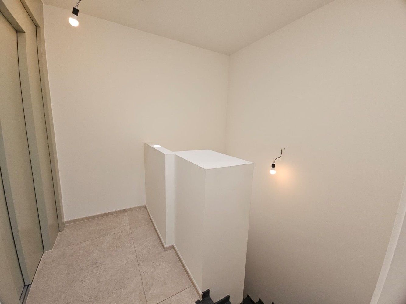 Recent, lichtrijk appartement met 2 terrassen foto 16