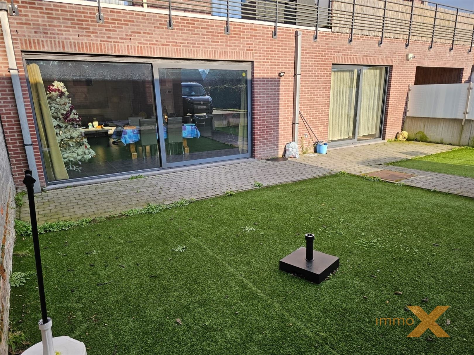 RUIM LICHTRIJK GELIJKVLOERS MET TUINTJE foto 9