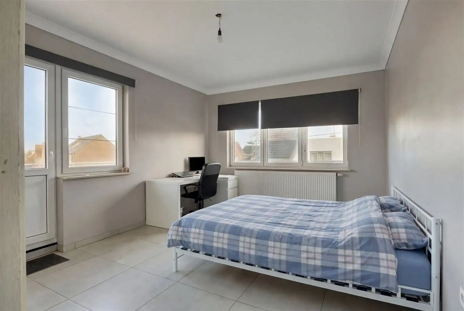 Zeer ruim 4-slaapkamerappartement met ruime terrassen en een afgesloten garage, gelegen nabij het centrum van Maaseik. foto 8