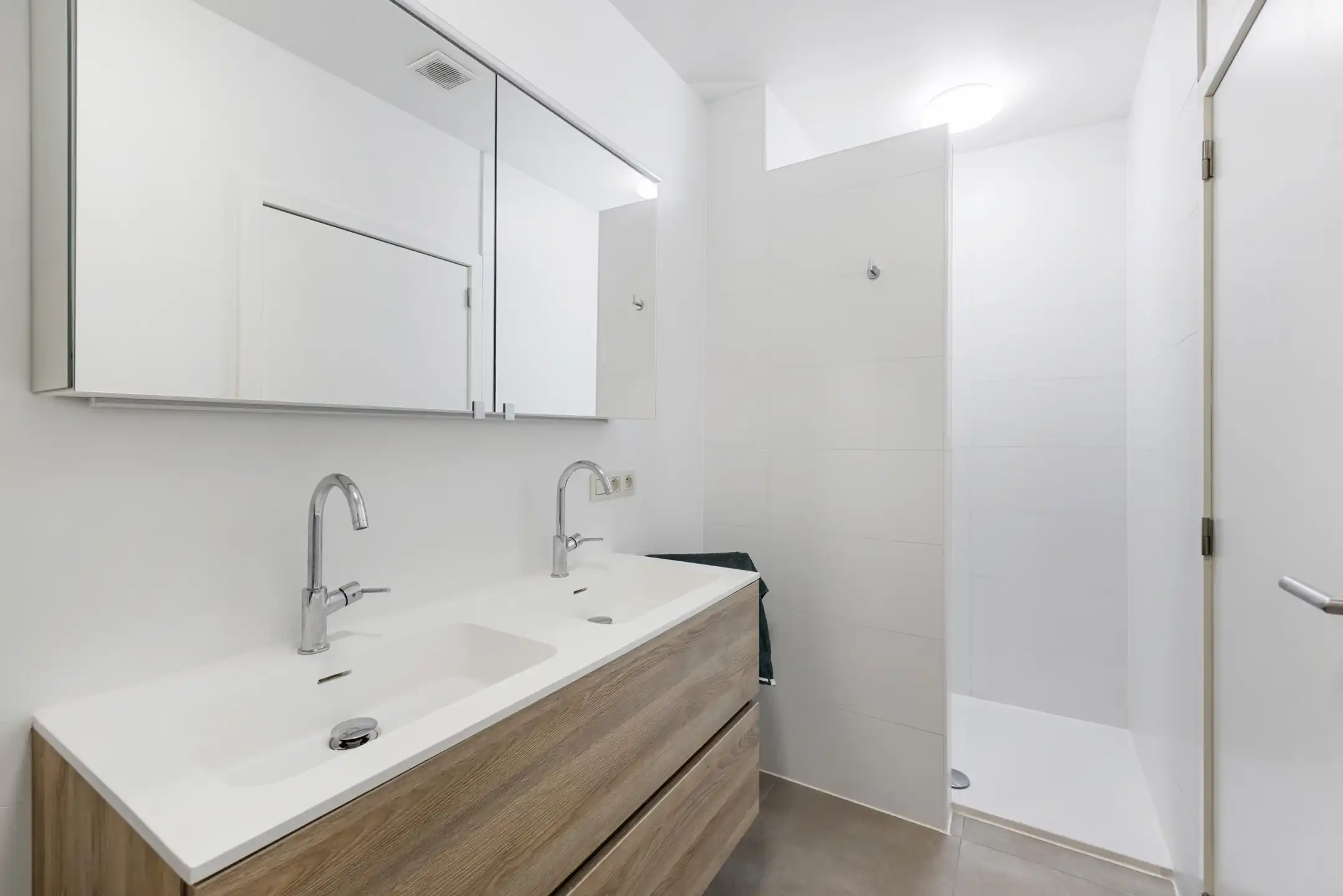 Modern duplexappartement met terras te Zichen foto 16