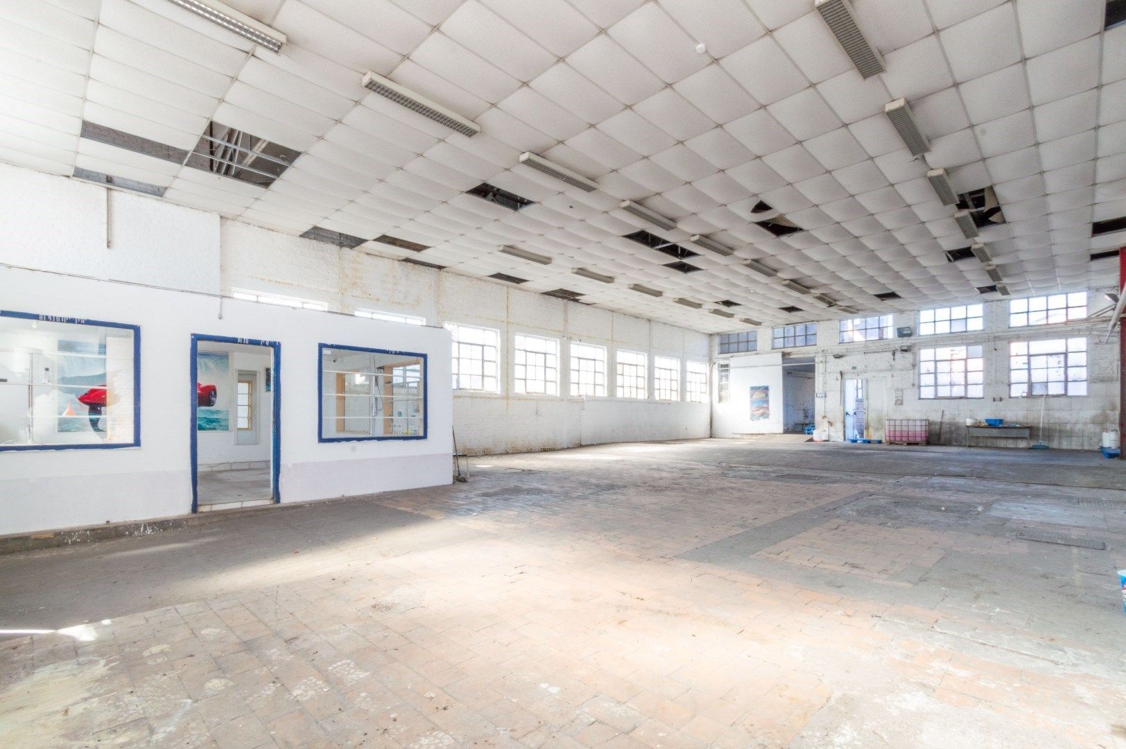 Een uitstekend gelegen geheel van KMO-units / werkplaatsen foto 9