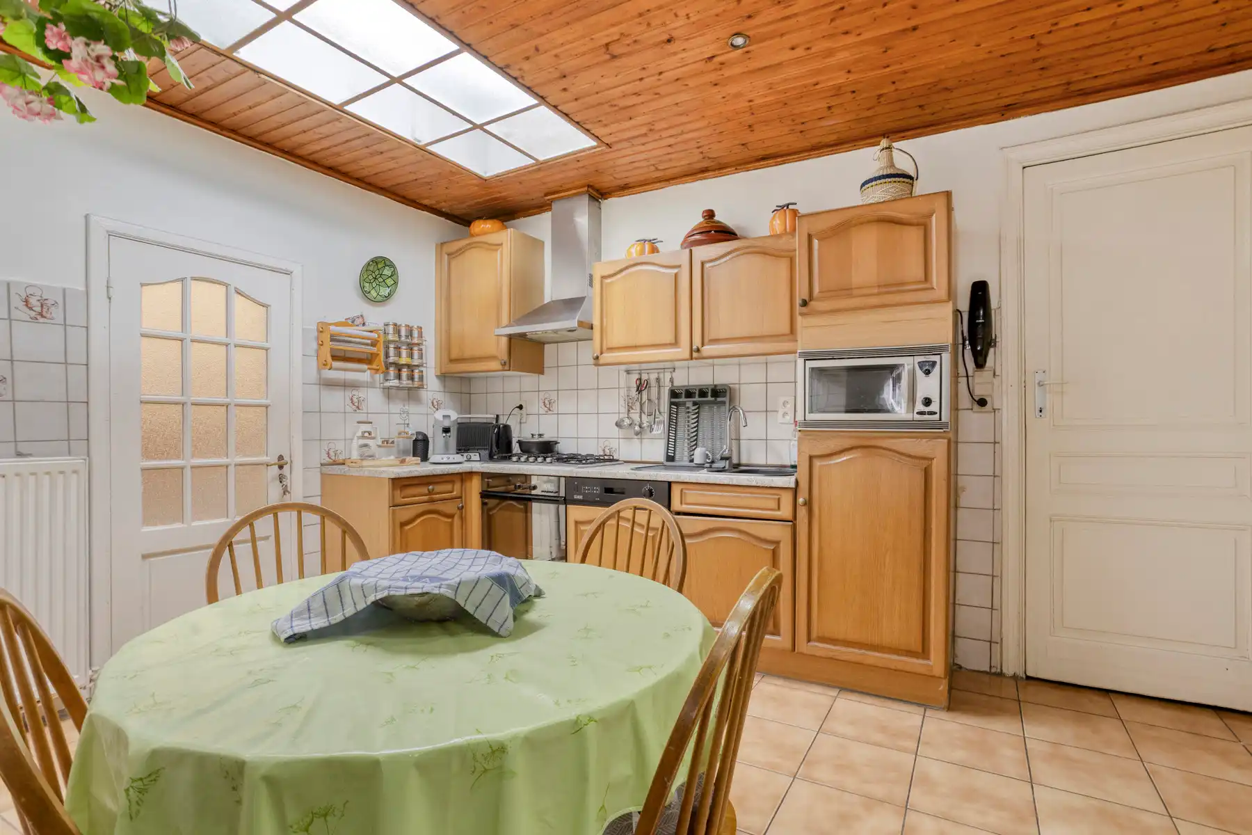 Te renoveren appartementsgebouw met vergunning voor 3 Apps foto 10