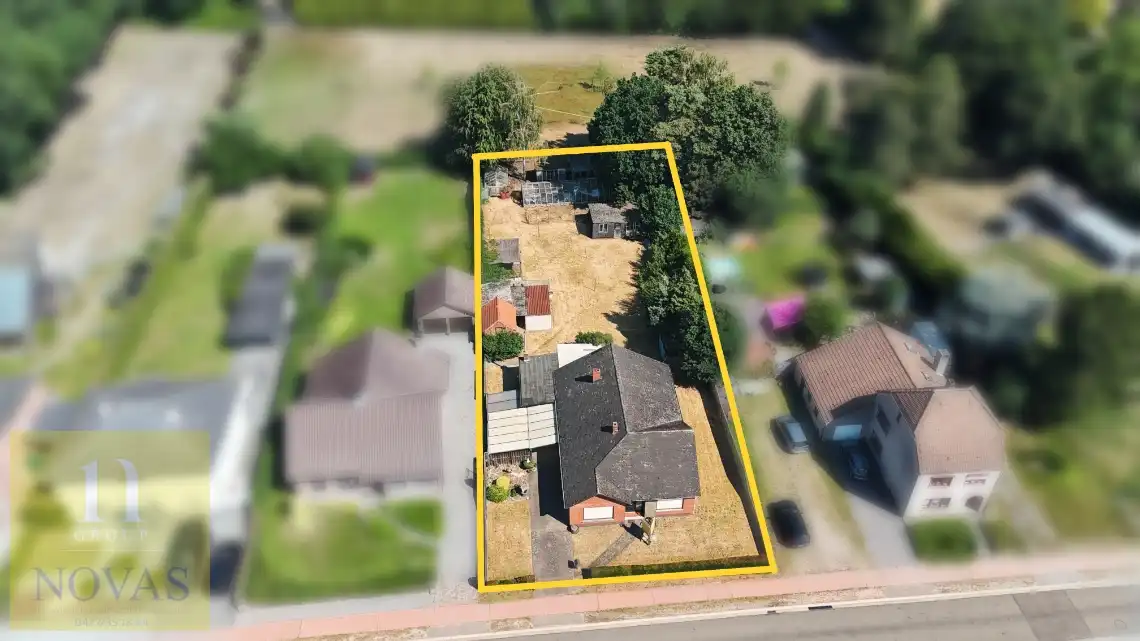 Landelijk gelegen woning op een perceel van 15 are, 23m straatbreedte foto 31