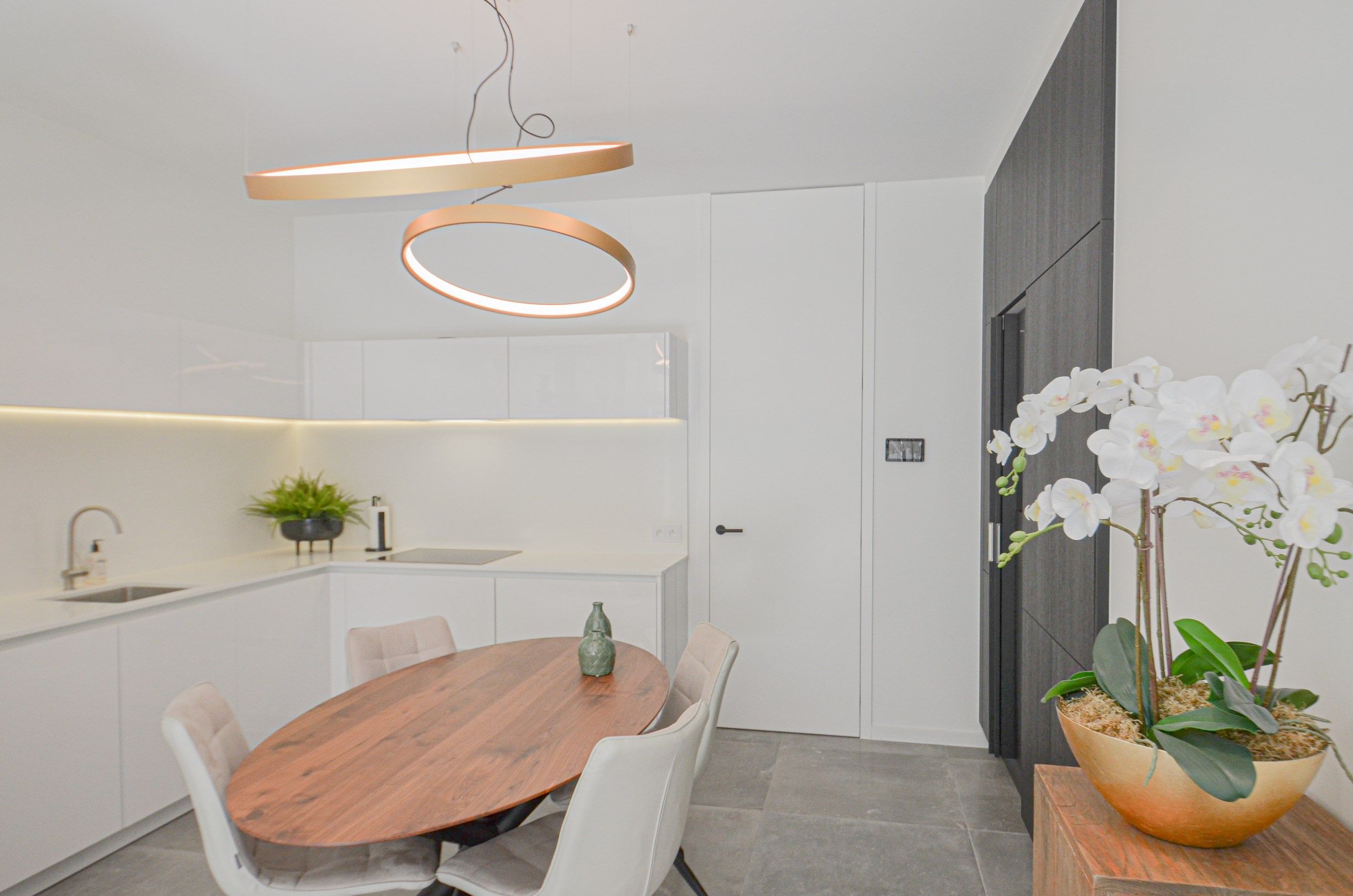 Subliem, luxueus tuinappartement met dubbele garage, rustig gelegen in een standingvolle residentie. foto 7