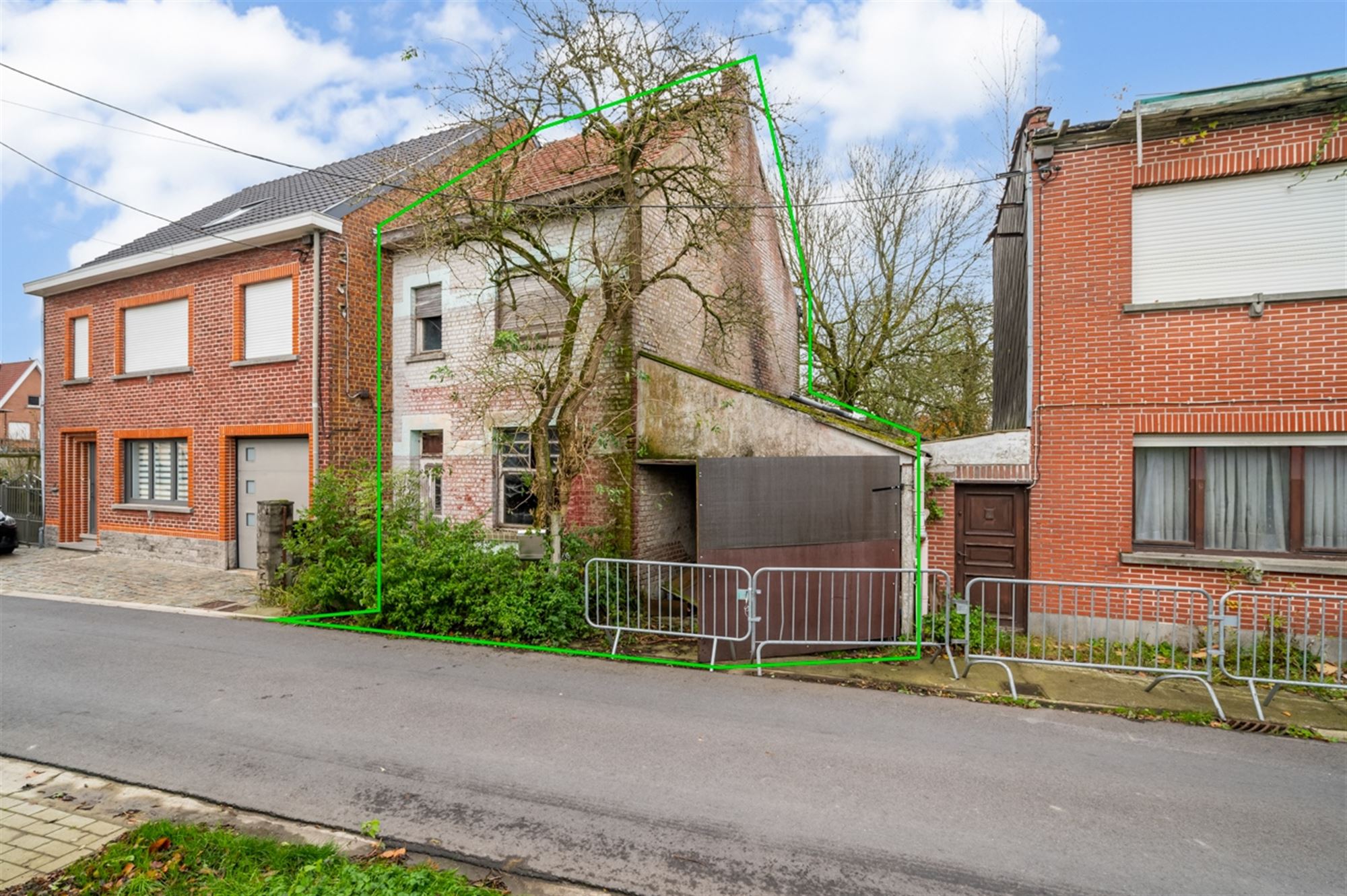 Hoofdfoto van de publicatie: Volledig te renoveren woning op een perceel van 4a 59ca te Heldergem