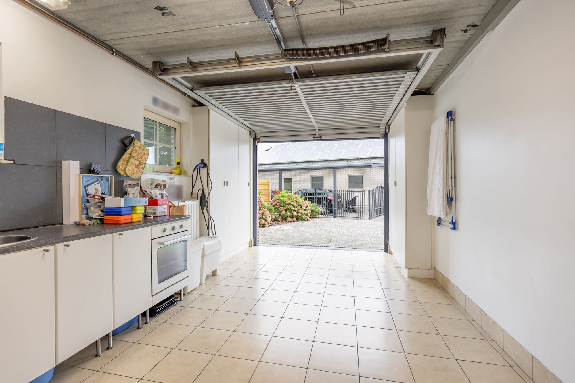 IDEALIS VASTGOED – CHARMANTE, PERFECT ONDERHOUDEN EN INSTAPKLARE GEZINSWONING OP EEN RUSTIG PERCEEL VAN 5A 18CA MET DUBBELE WOONKAMER, 4 KNAPPE SLAAPKAMERS, 2 BADKAMERS, PRACHTIG OPEN KEUKEN EN GARAGE! foto 52