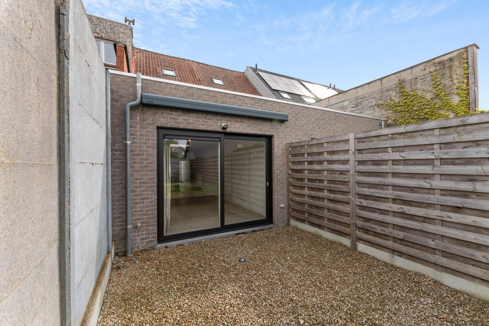 Instapklare starterswoning met 3 slaapkamers & tuin vlakbij centrum Roeselare! foto 12