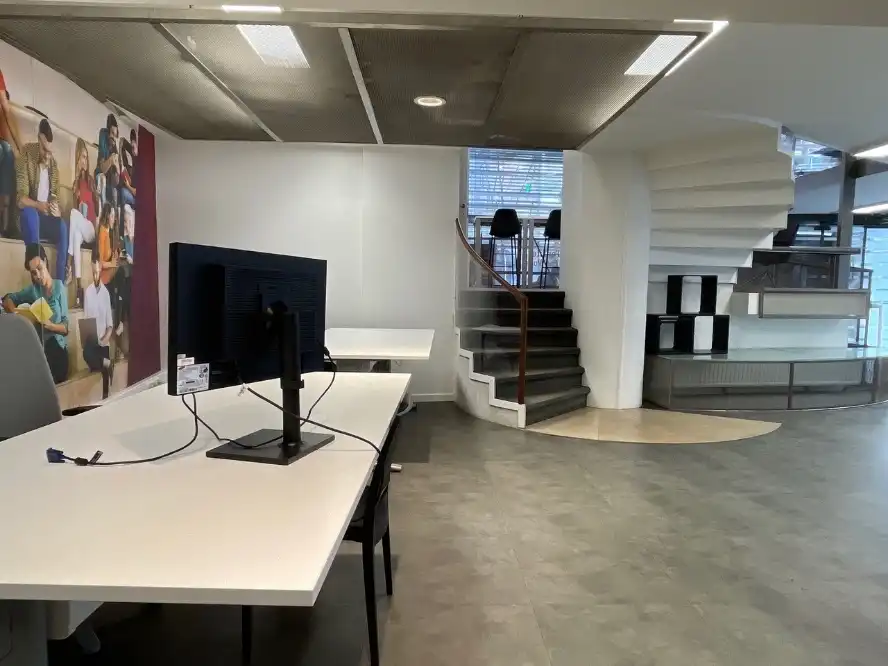 Instapklaar en polyvalent handelspand/kantoor te huur op TOPLOCATIE foto 25
