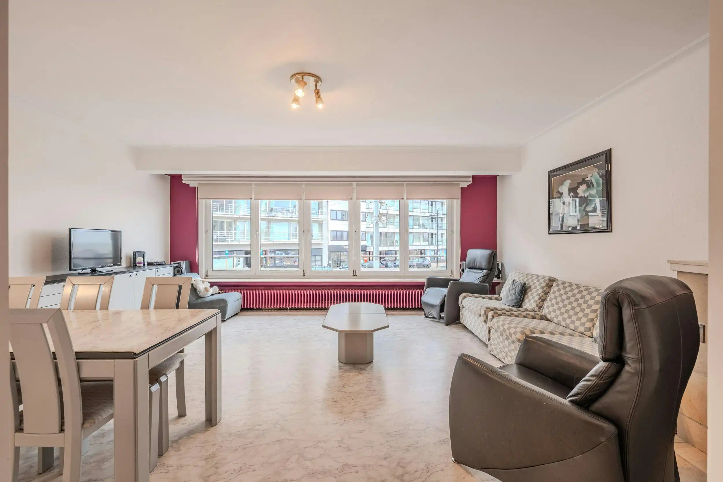 Centraal gelegen 2-slaapkamerappartement met zeezicht! foto 4